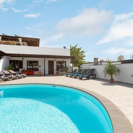 Villa Under The Volcano In Playa Blanca Lanzarote *